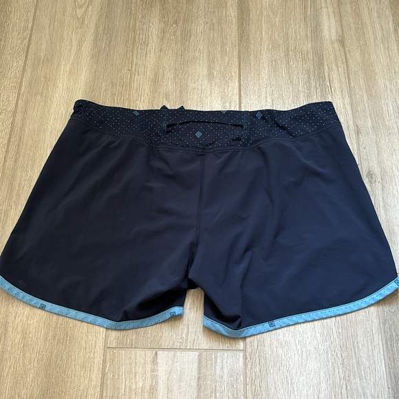 Patagonia Blue Athletic Shorts Size Large - Picture 3 of 13